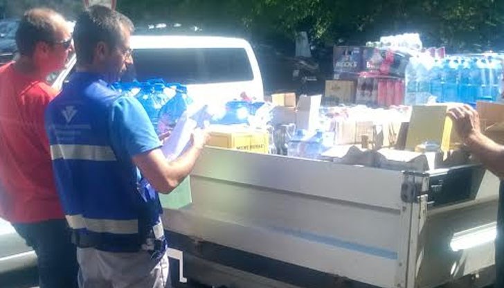 Данъчни инспектори наблюдават за отчитане на обороти и издаване на касови бележки