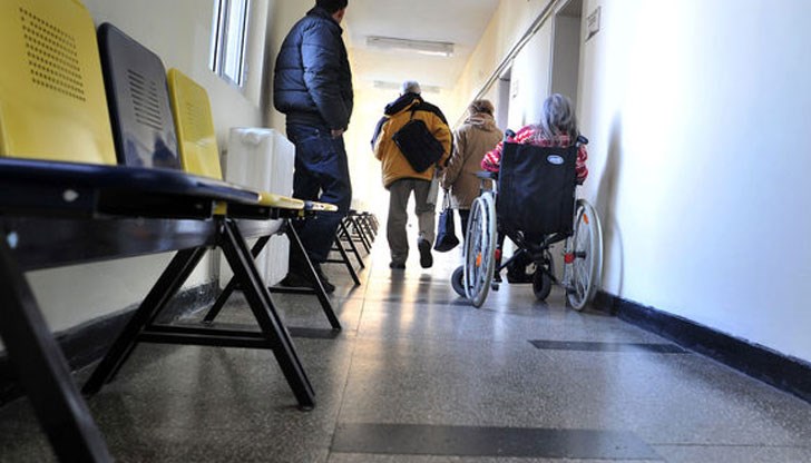 Още на входа на болницата пациентите разбират, че нямат шанс да стигнат до комисията в законоустановения 3-месечен срок