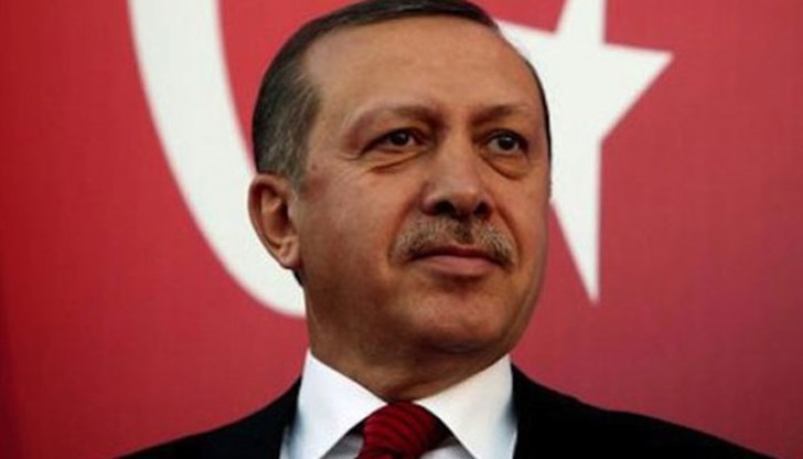 След набирането на номер, вместо директна връзка, потребителите чуха гласово съобщение от Реджеп Тайип Ердоган