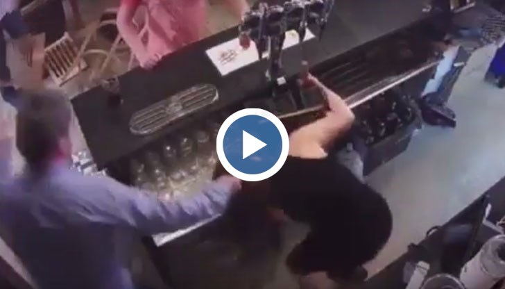 Той я сграбчва за косата и повлича, докато не я събаря на земята