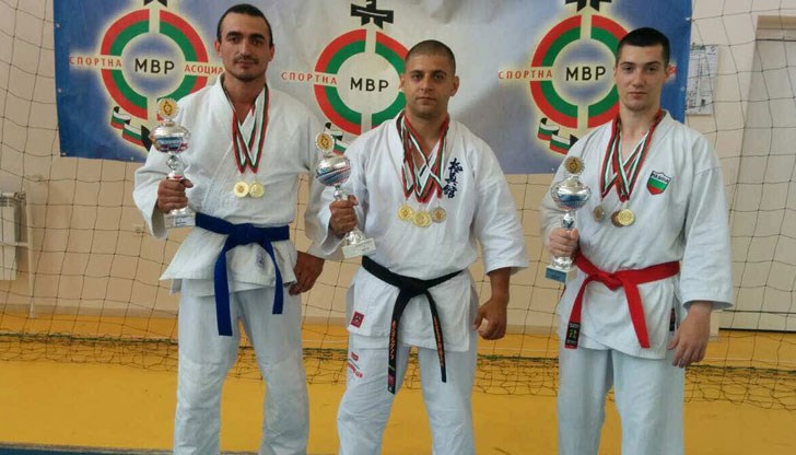 Трите ченгета завоюваха първите места в карате и лична защита