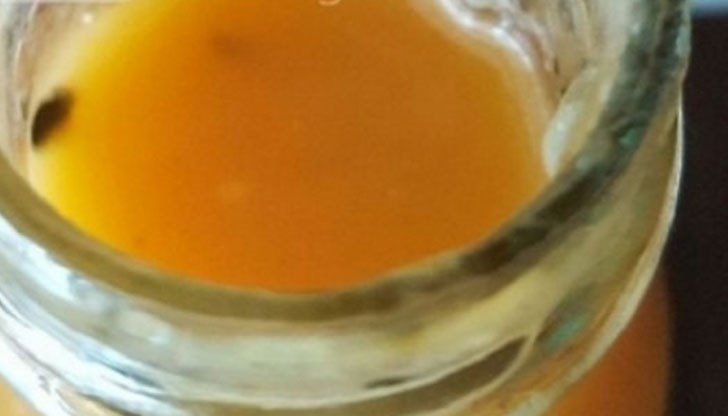 Дебел слой мухъл покрива сок за най-малките