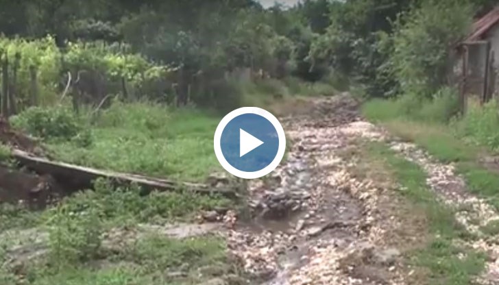 Преди повече от месец от Община Русе обещаха да направят ремонт на улица "Св.Валентин"