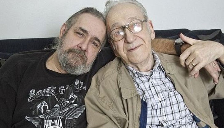 Съпругата му го криела от него през цялото време, но като починала той го намерил