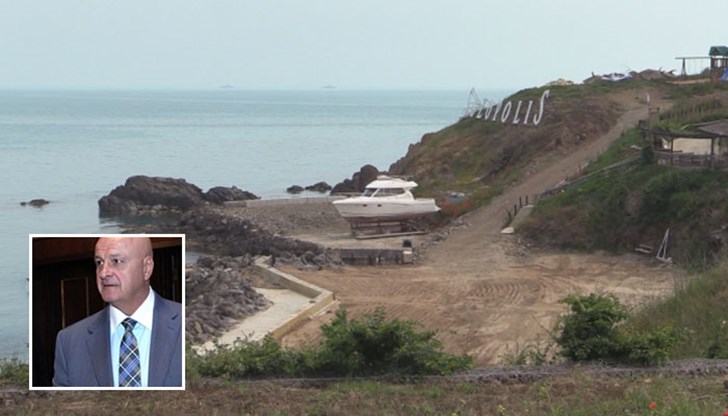 Обвиняват бизнесмена, че разрушава фиорди в Созопол, за да направи частен плаж Обвиняват бизнесмена, че разрушава фиорди в Созопол, за да направи частен плаж