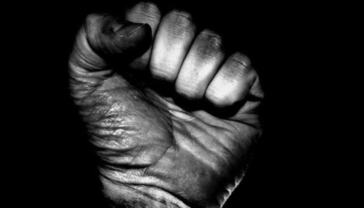 28-годишен мъж нападна акушерка вчера, защото искал да види веднага новороденото си бебе 28-годишен мъж нападна акушерка вчера, защото искал да види веднага новороденото си бебе