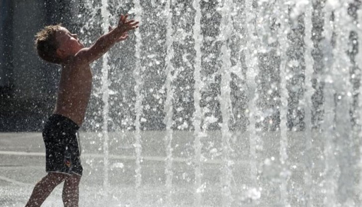 От сряда температурите падат, а синоптиците предупреждават за гръмотевични бури и градушки От сряда температурите падат, а синоптиците предупреждават за гръмотевични бури и градушки