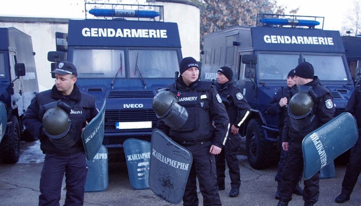 На място са пристигнали четири коли на жандармерията /Снимката е илюстративна На място са пристигнали четири коли на жандармерията /Снимката е илюстративна