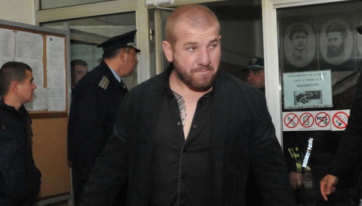 "Ловецът на бежанци" е в ареста след побой над търговец