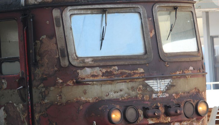 Този влак е страшно да се гледа, а какво остава да се пътува с него...