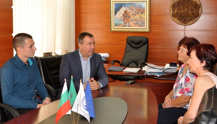 Русенският кмет да взема пример от колегата си Русенският кмет да взема пример от колегата си