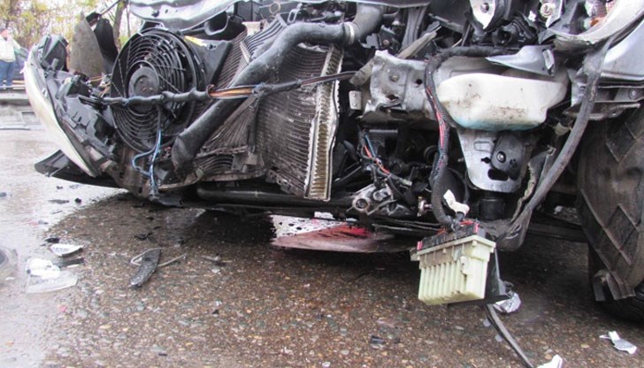 Смъртоносният удар е бил между Голф и цистерна / Снимката е илюстративна Смъртоносният удар е бил между Голф и цистерна / Снимката е илюстративна