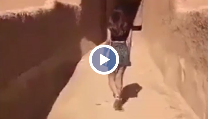 Жените в Саудитска Арабия са длъжни да носят дълги до земята и широки роби