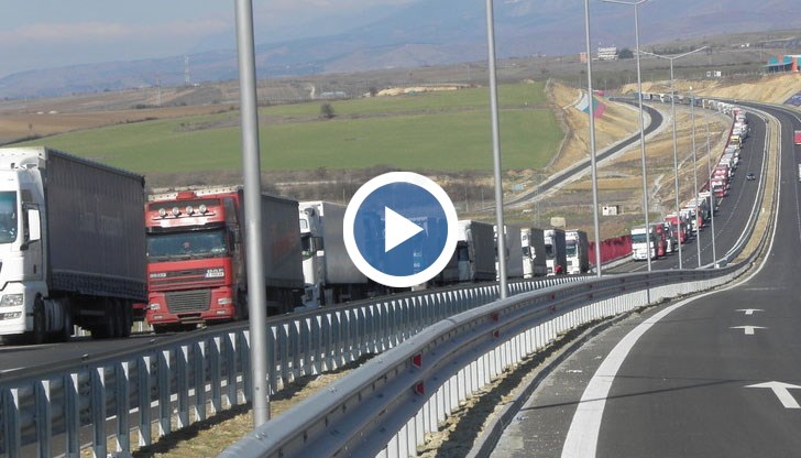 Спират движението на тирове по магистралите до есента, превозвачите се страхуват за шофьорите си