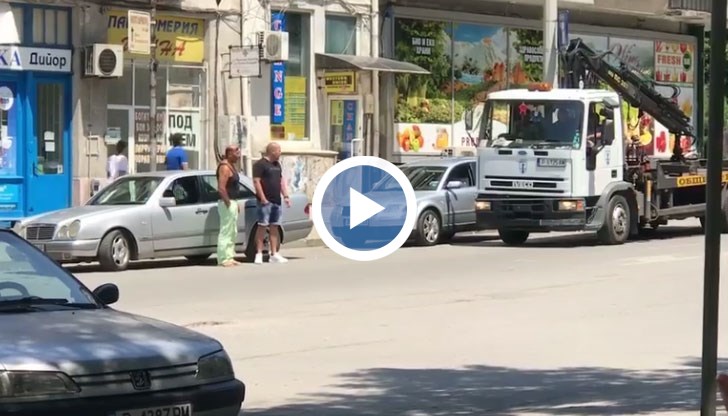 Общинските служители явно прилагат двоен стандарт