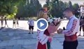 Младеж поиска ръката на своята любима под взора на Ботев!