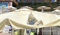 Туристи на плажа в Равда плащат такса "съдран чадър"
