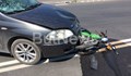 Автомобил помете моторист във Враца