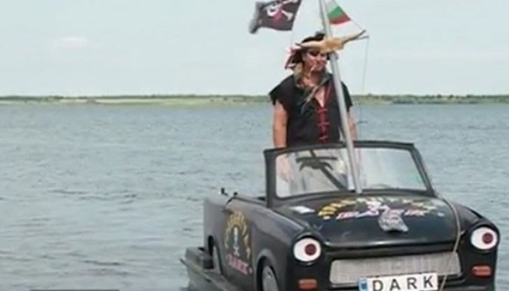 Германско возило с гръмкото име "Dark Трабантула" се радва на особено внимание