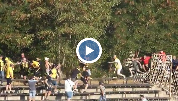 Фенове се млатиха до кръв след като счупиха предпазната мрежа