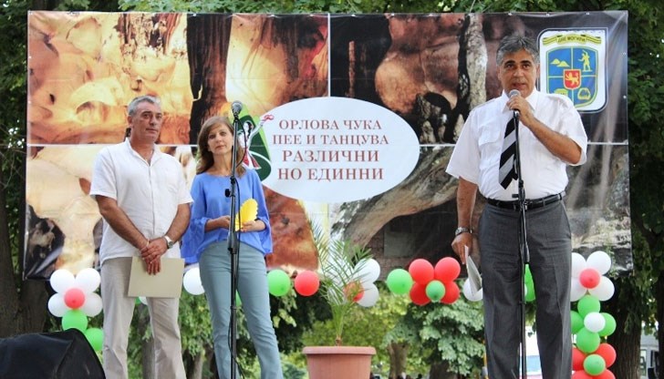 Той се проведе под надслова „Орлова чука пее и танцува, различни, но единни“