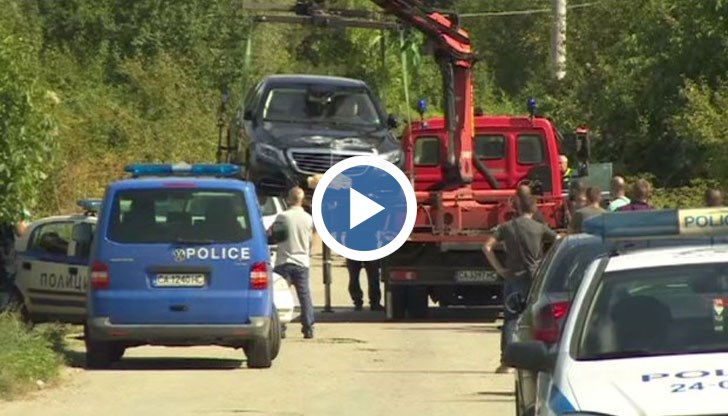 Полицаи издирват отвлечен мъж, а баща му казва - добре е, само са му откраднали колата