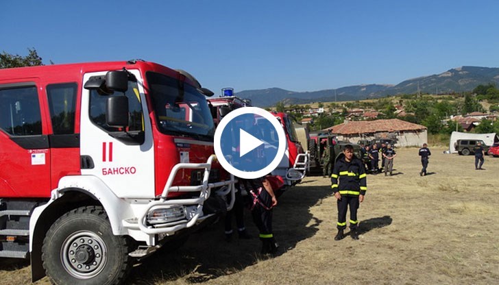 Разразилият се отново пожар заплашва жителите на село Влахи