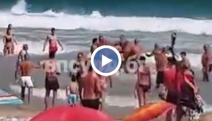 Тумба нахални роми се сбиха с плажуващи