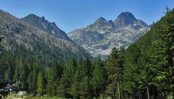 В момента отряд на ПСС прибира пострадалата туристка В момента отряд на ПСС прибира пострадалата туристка