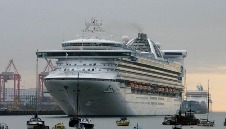 Отначало пътниците помислили, че е шега, но скоро усмивките им се скрили