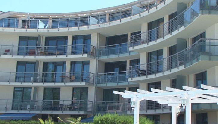 Изгониха 150 гости на хотела - събираха ги от плажа по бански и хавлии
