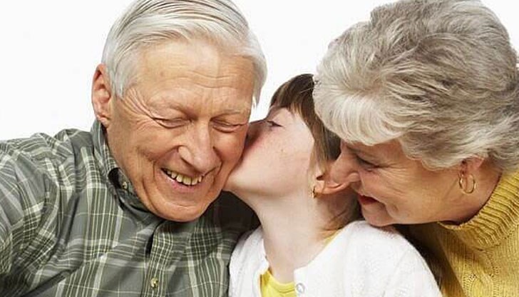 Баба и дядо са едни от най-важните фигури в живота на детето ви