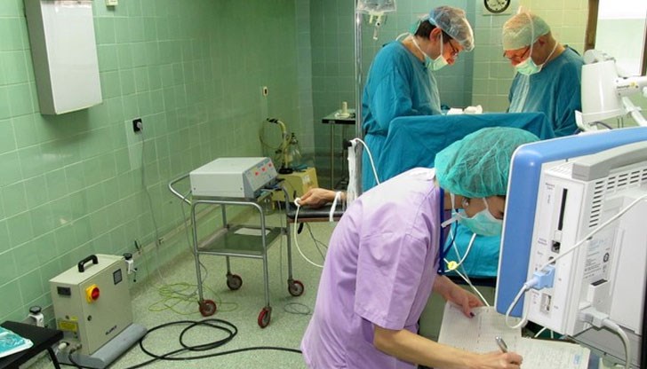 Здравнонеосигурените пациенти набутват болници да ги лекуват безплатно Здравнонеосигурените пациенти набутват болници да ги лекуват безплатно