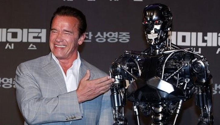 Режисьор на летата ще бъде Джеймс Камерън, чието дело са всъщност първите две части на научнофантастичния екшън