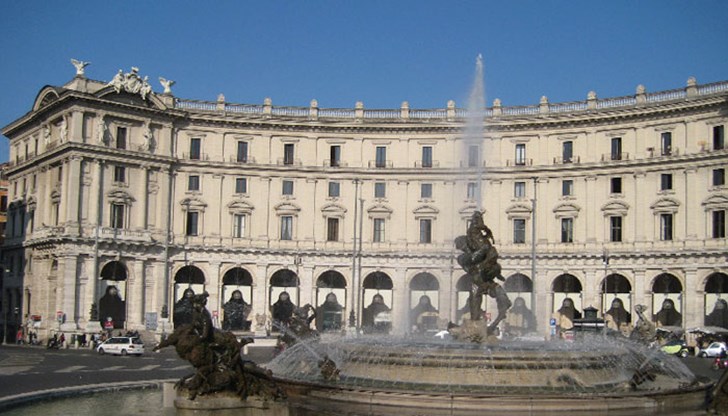 Дамата олекнала с 500 евро