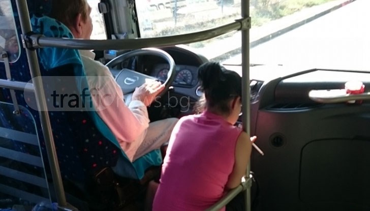 Освен това служителката в градския транспорт на Пловдив се държала троснато и през цялото време говорила по телефона