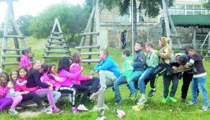 Целта на летния лагер бе да подпомогне семействата им