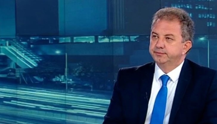 Тя е делова, стегната, прагматична и много ефективна Тя е делова, стегната, прагматична и много ефективна