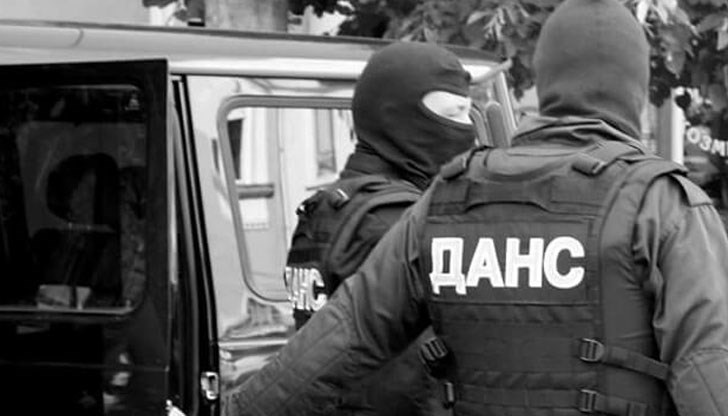 За всеки чиновник се води разобличаващо досие, което да го държи на къса верижка