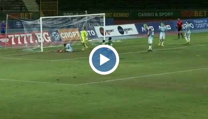 В 42-ата минута Христо Попадийн в опита си да изчисти топката при едно центриране, отбеляза в собствената си врата