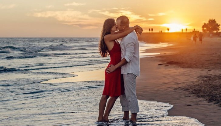 Какво ви очаква в любовта през най-горещия летен месец? Какво ви очаква в любовта през най-горещия летен месец?