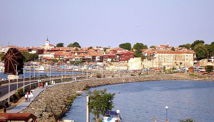 Покатерил се на скалите и скочил в морето пред очите на майка си, повече така и не изплувал Покатерил се на скалите и скочил в морето пред очите на майка си, повече така и не изплувал