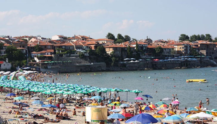 Туристите се стекоха към съседката България Туристите се стекоха към съседката България