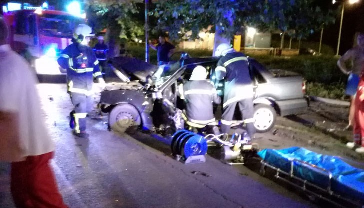 Шофьорът и спътничката му са с много травми