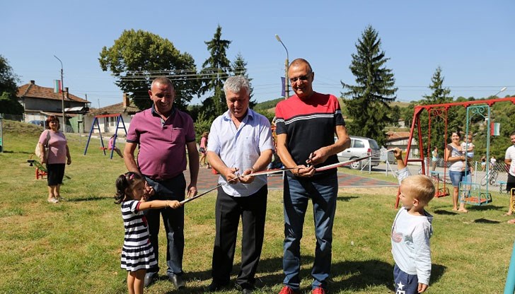 Народният представител Пламен Нунев откри нова детска площадка