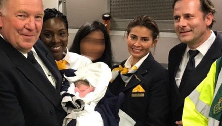 Бебето Никола се роди на 26 юли на борда на самолет на „Луфтханза”