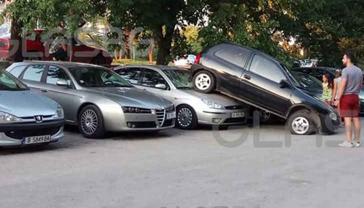 Освен нея в колата е имало още една жена и дете