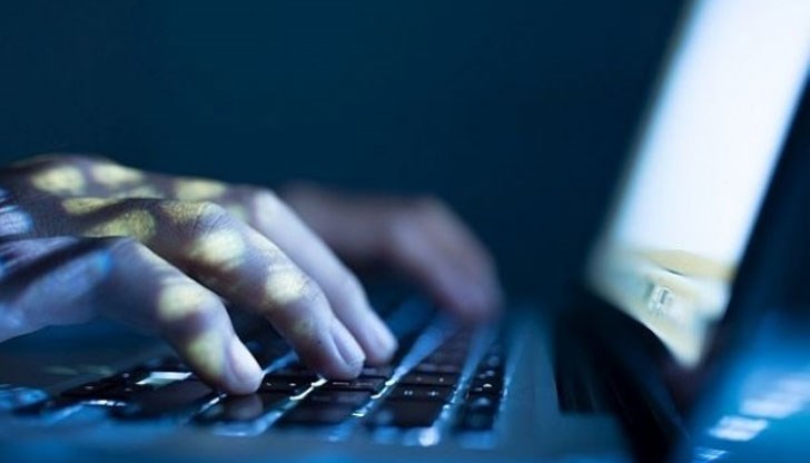 Зловредният вирус се разпространява с Месинджъра, като се замаскира по различен начин за всеки от браузърите Зловредният вирус се разпространява с Месинджъра, като се замаскира по различен начин за всеки от браузърите