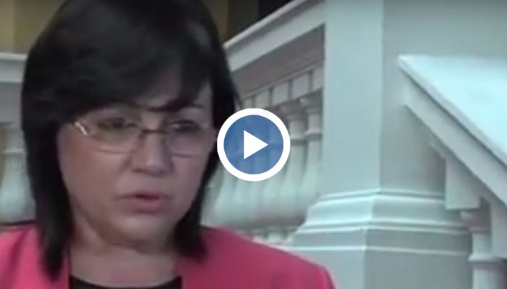 Цветните и черно-белите учебници е поредното разделение на обществото