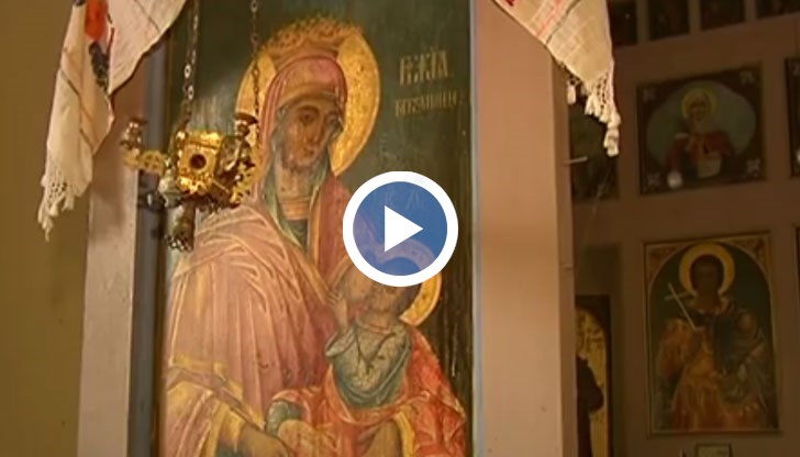 Иконата на Пресвета Богородица Млекопитателница събира миряни от цял свят, които измолват избавяне от тежки заболявания